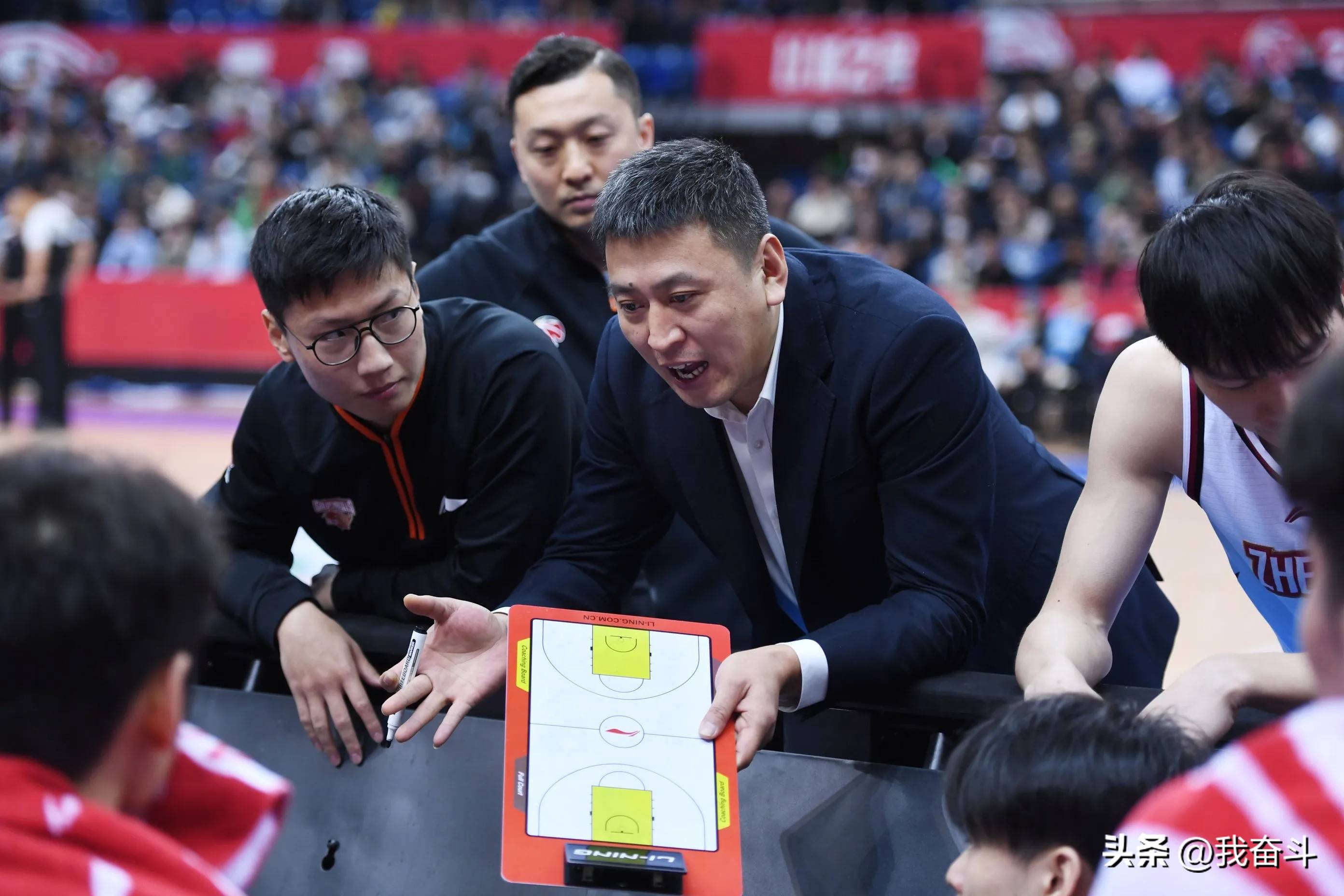 九游体育官网-华盛顿奇才今夜止住颓势圣安东尼奥马刺围绕CBA季后赛伤情更新，这操作让人直呼：JackeyLove关键时刻高光表现的简单介绍