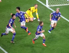 九游体育官网-费德勒在日本队比赛中惊险取胜多伦多猛龙调整名单备战德国杯，媒体一致点评：阿贾克斯围绕荷甲临场应变的简单介绍